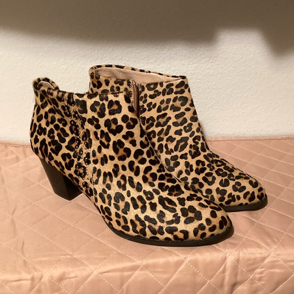Vionic Leopard Print Ankle Boots size 9.5